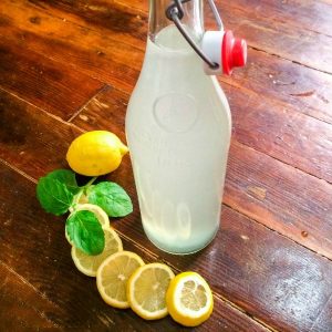 Homemade Lemonade with lemon slices