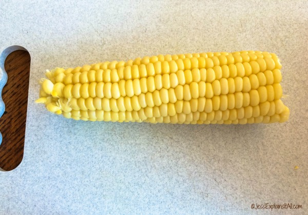 How to peel corn easily